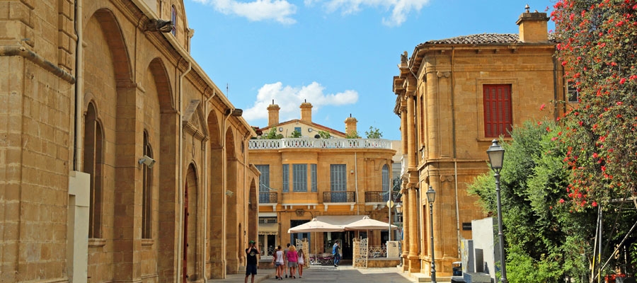 Discover the old Lefkosia (Nicosia) and its walls